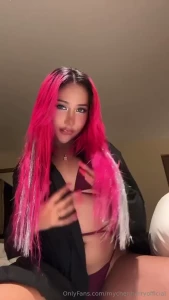 Wanna see how naughty i can get send me a dm