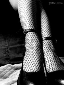Shoes and panties off for the day time to show off my sexy little size