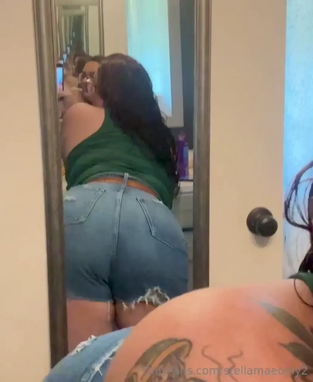 Want to see me shake it naked subscribe to vip 