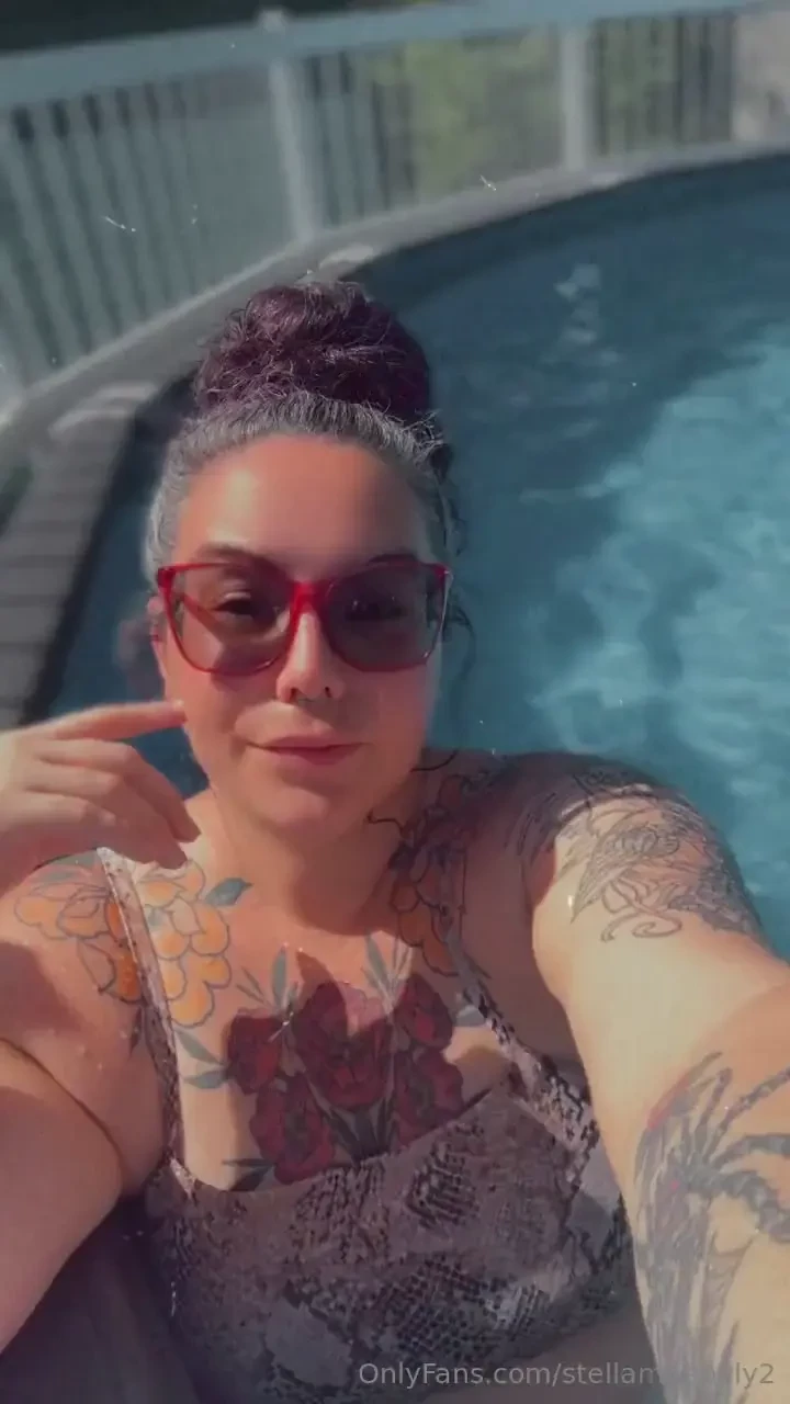 Play in the pool with me 