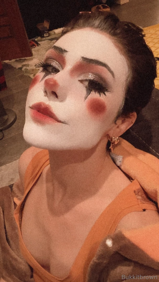 Sometimes i take off a cosplay and just vibe with the leftover makeup 