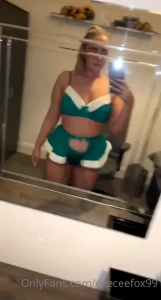 Who likes my little green and white outfit