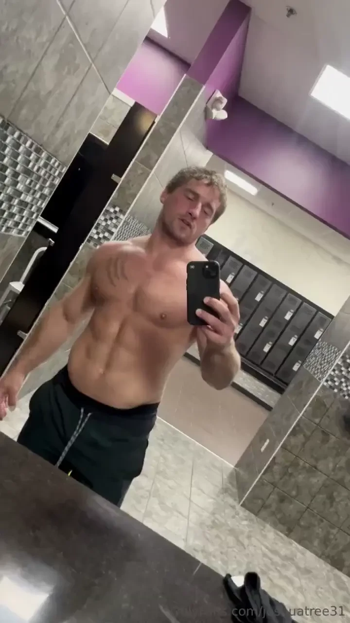Feeling kinky at planet fitness lol 
