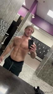 Feeling kinky at planet fitness lol