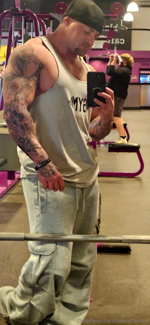 Who s ready for a new gym picture bundle or video of me flexing with a 