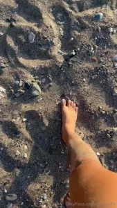 My pretty feet and beach 3 wanna come here