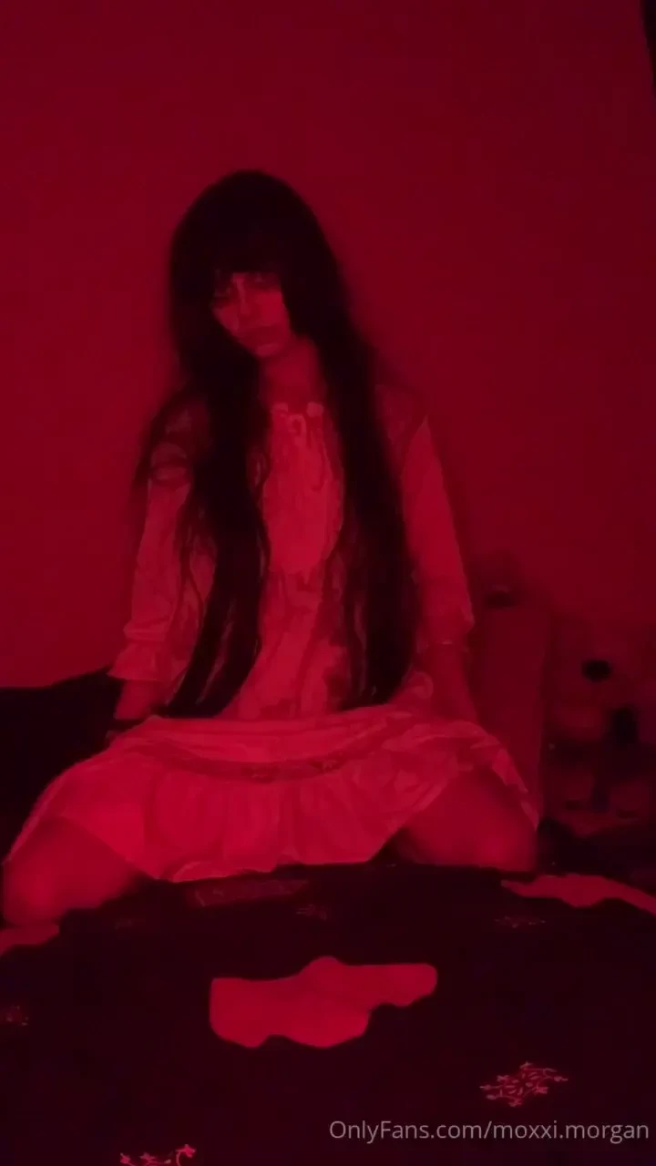 The ring but make it lewd uwu sadako yamamura cosplay 