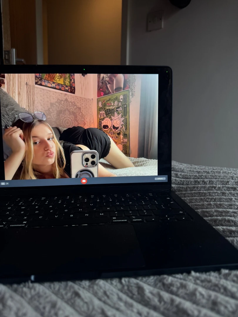 Come on admit that i m your new favourite streamer 