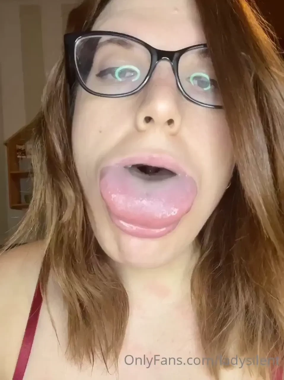 Two minutes of wide tongue in action i know you like it 