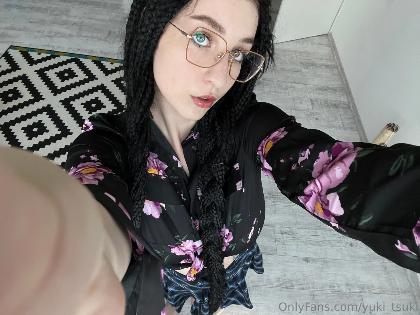 Glasses always look sexy on me huh 