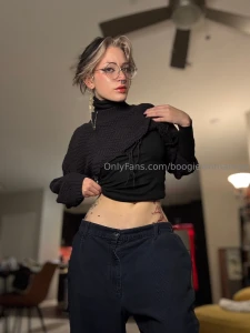 Waist on small crop top queens have to make the best out of the winter