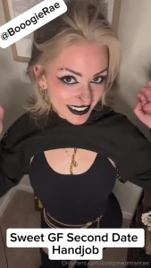 Sweet girlfriend second date handjob 13 49 free gift in your dms if