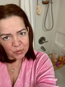 30ish minutes until my livestream bath time i cannot promise this won