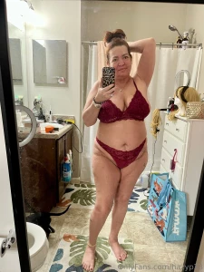 Who has the day off i ll be lounging in this cute little number