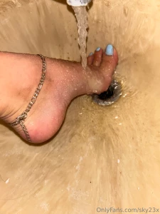 Felt like sticking my feet in the sink why should they be limited to part 4