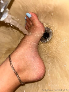 Felt like sticking my feet in the sink why should they be limited to part 3