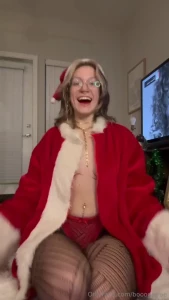 Merry christmas kicking the holiday off with some yummy lil photos for