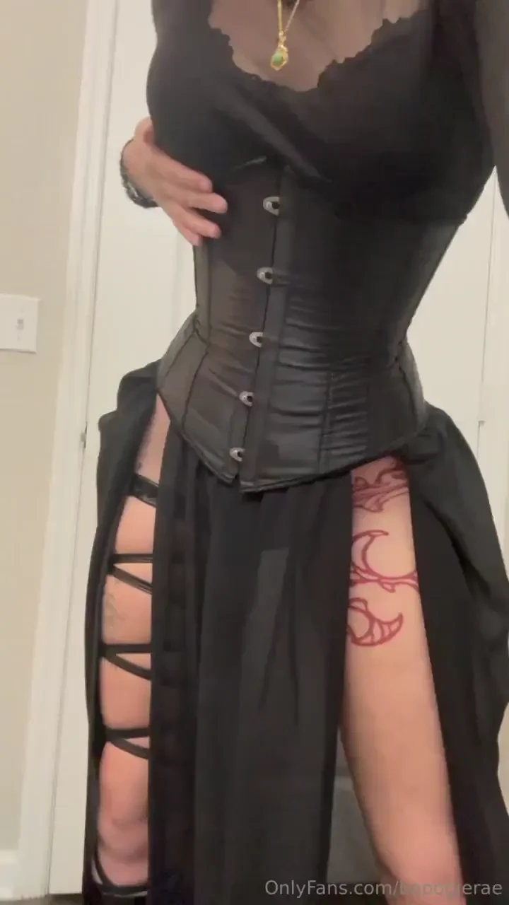 Off to the fantasy dyke yule ball 