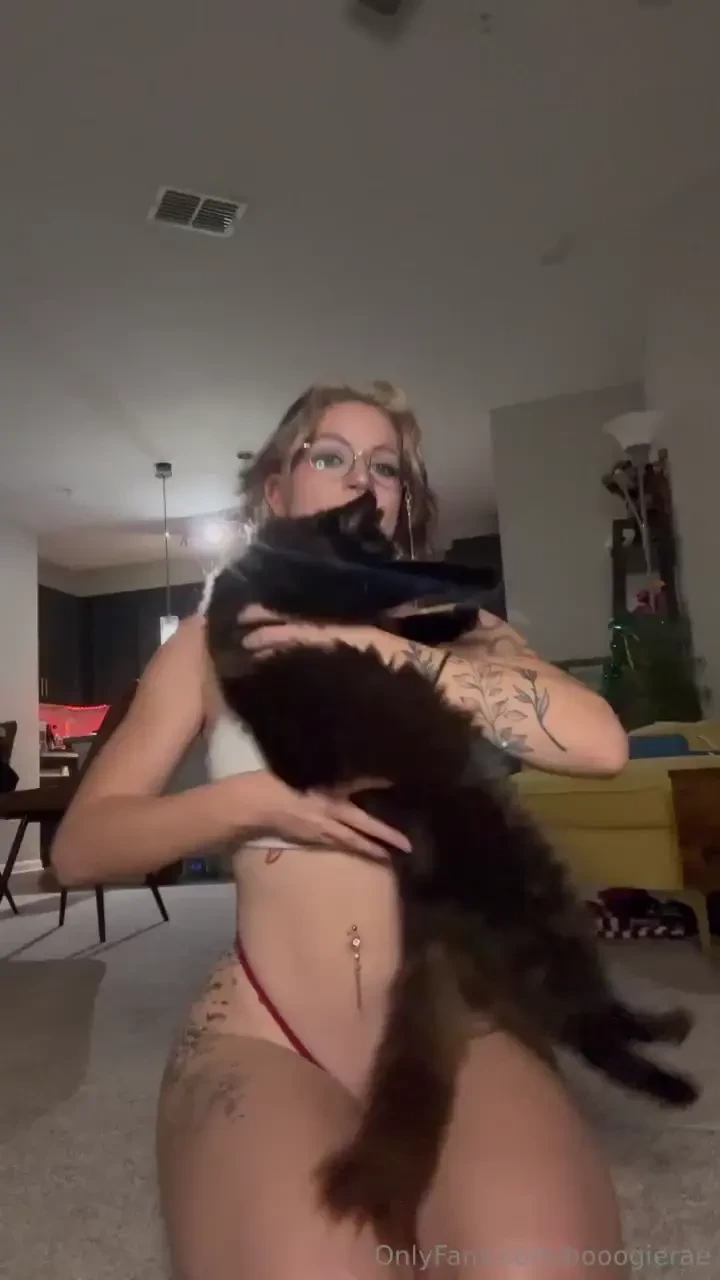I was trying to show you my tight ass body but it seems my kitty made 
