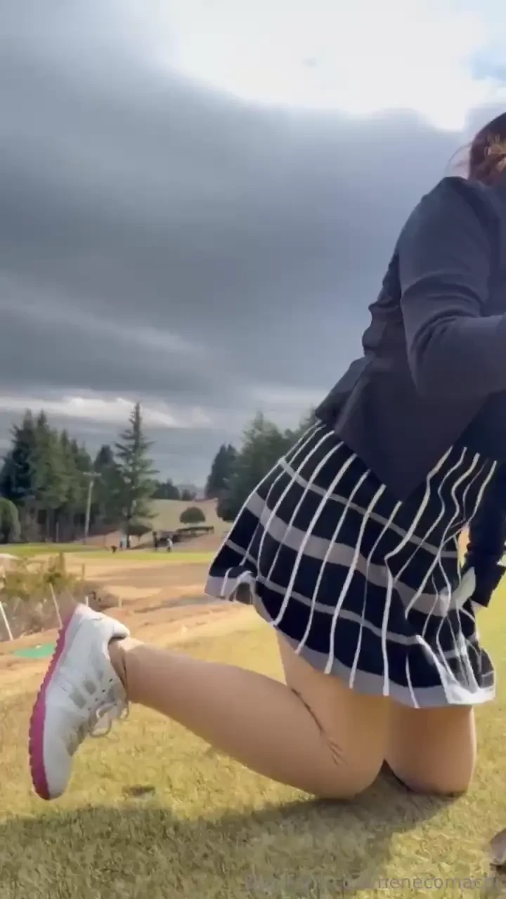 Golf woman outdoor exposure 