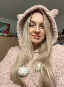Today i m going to be a little gaudy bear shall we play