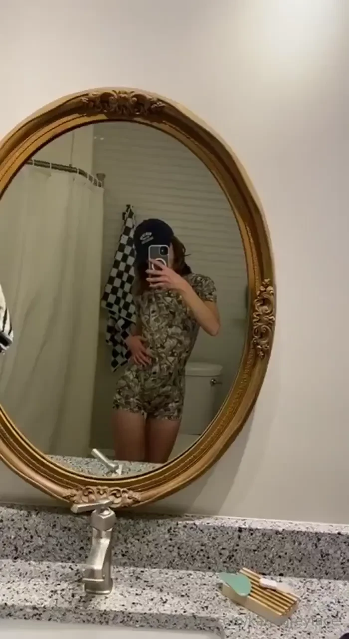 Wore my new bodysuit to the mall for the first time ever yesterday 