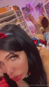 Ho voglia di fare delle chat porno oggi mi sono svegliata molto dura