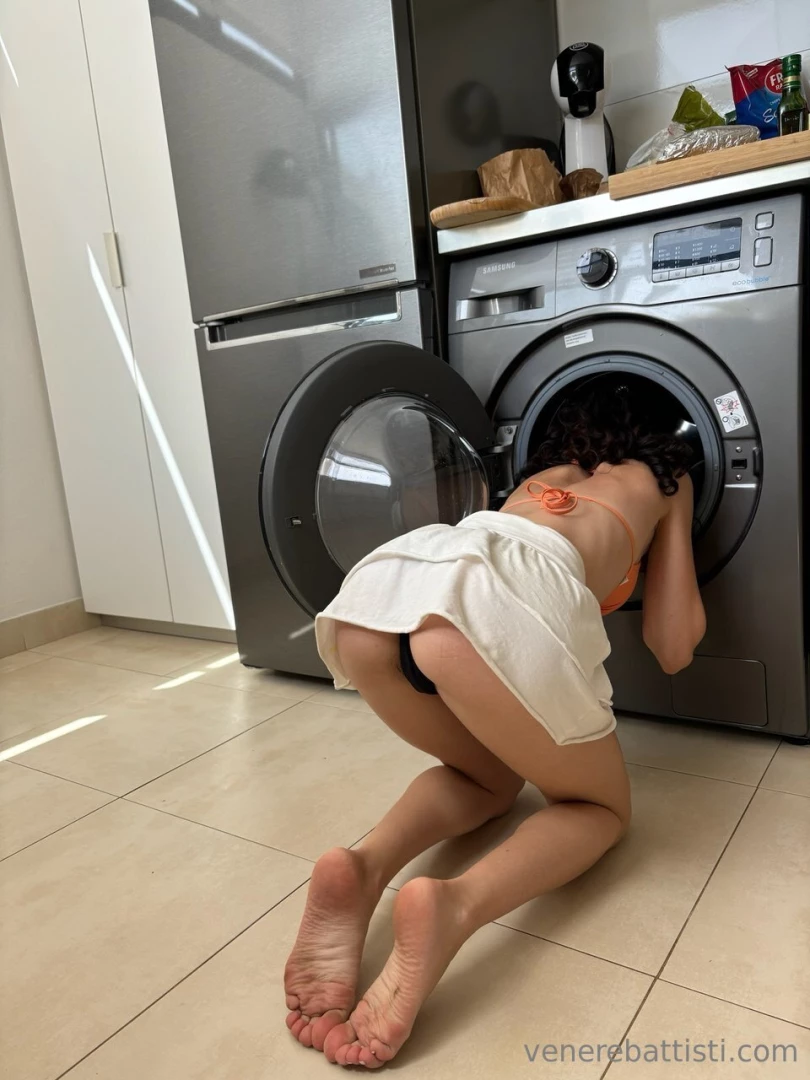 Pov ti alzi dal letto e mi trovi in cucina piegata cos cosa faresti 