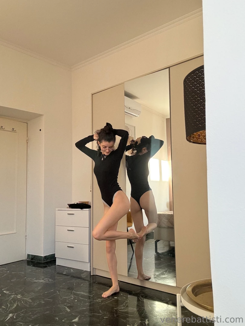 Ti sei appena svegliato e mi vedi cos al bordo del letto il seguito 