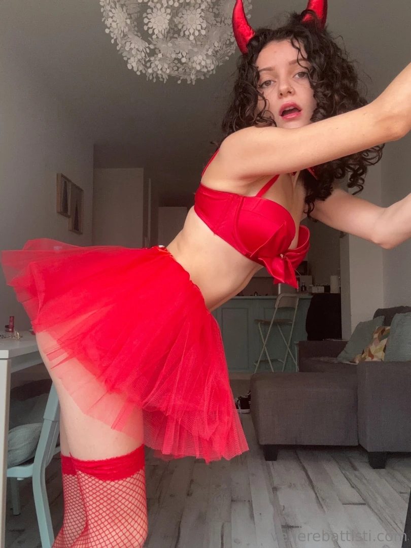 Faccio la brava solo quando qualcuno mi guarda da vicino vuoi provare 