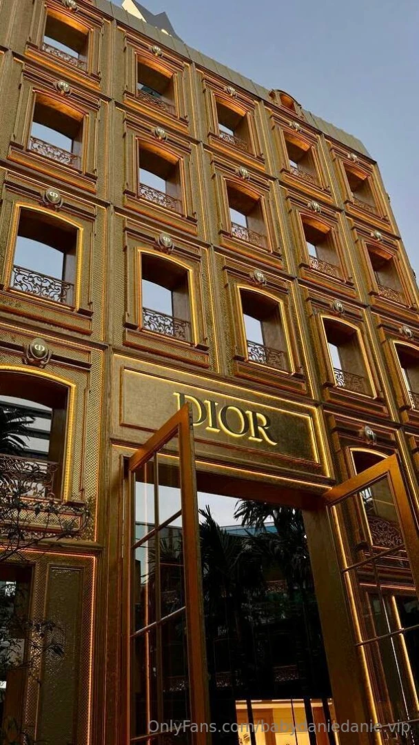 In a world where every shop window tells its own story i choose the 