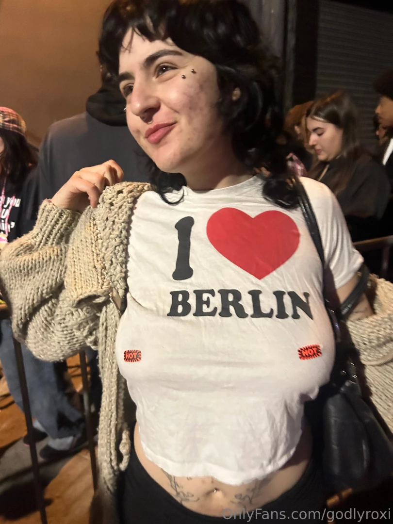 I took my shirt off at the rave dm me to see 