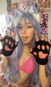 This lil kitty is naughty and wan t to play she will be obedient and