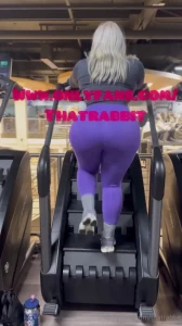 Let s keep these cakes straight and standing up