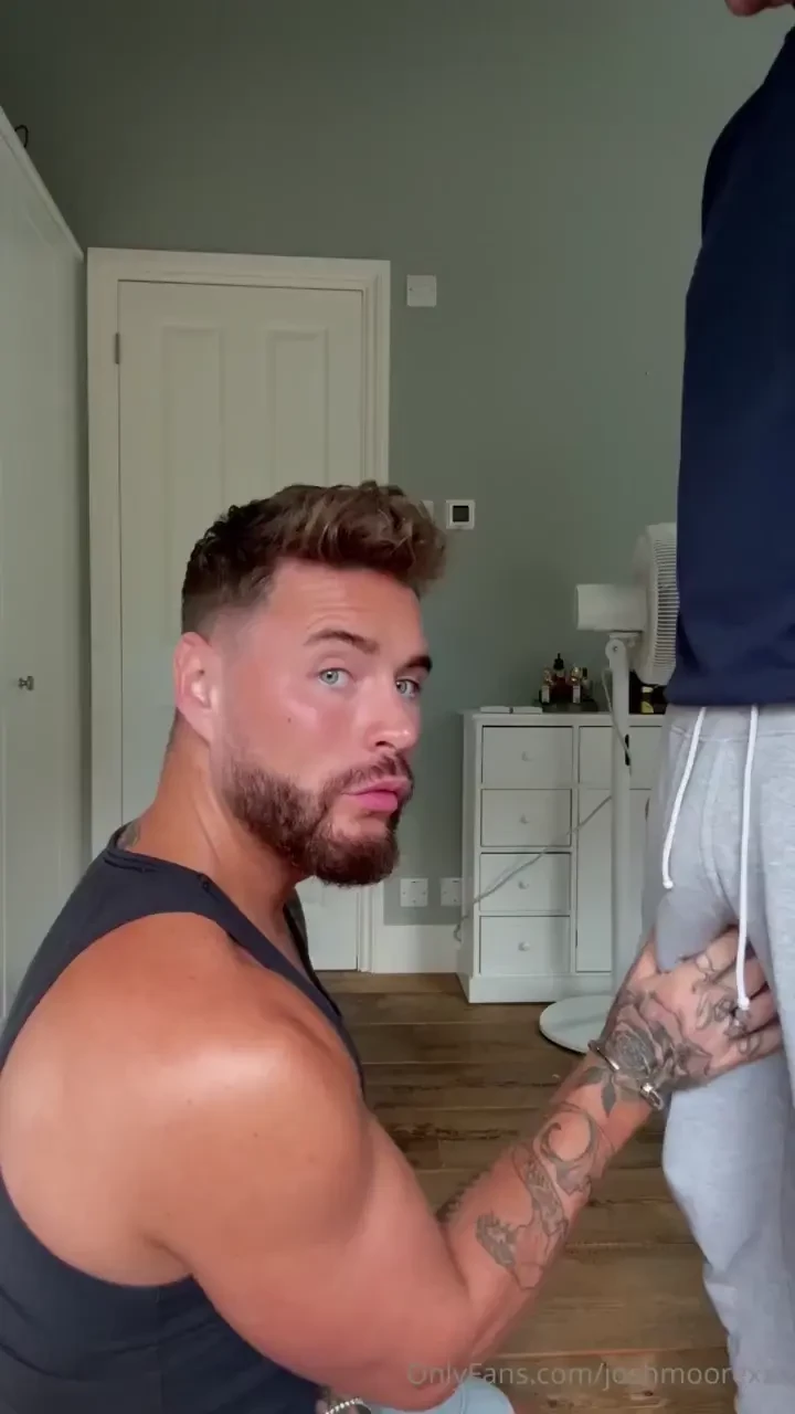 I love sucking huge cock until they squirt that huge load all over my 