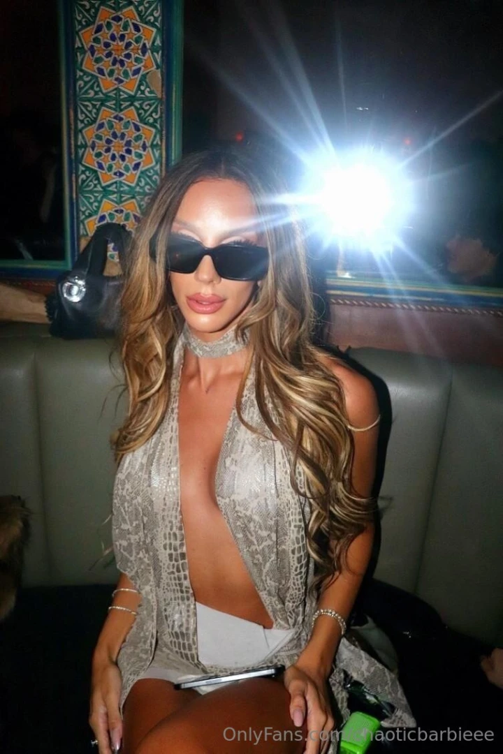 Would you approach me in a club 