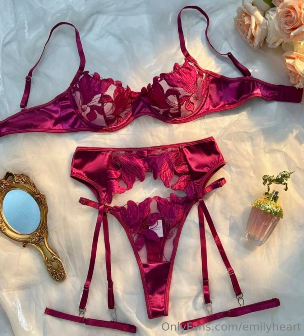 I really love this lingerie set do you think would look good on me 