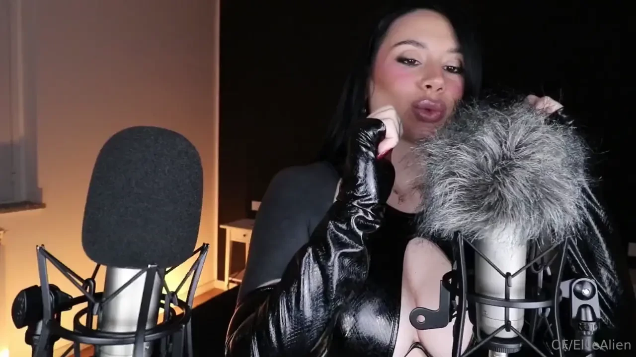 New asmr super relaxing mic scratching unintelligible hot fabric 