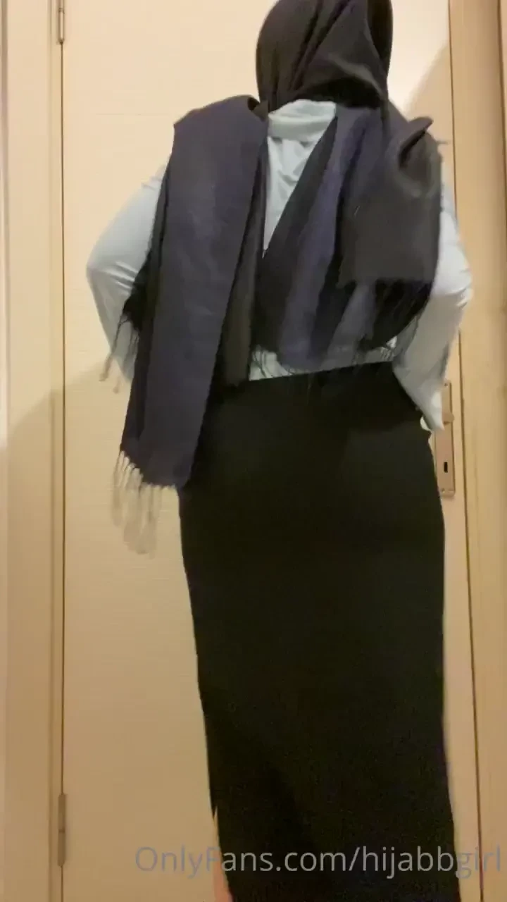 Hijab striptease 