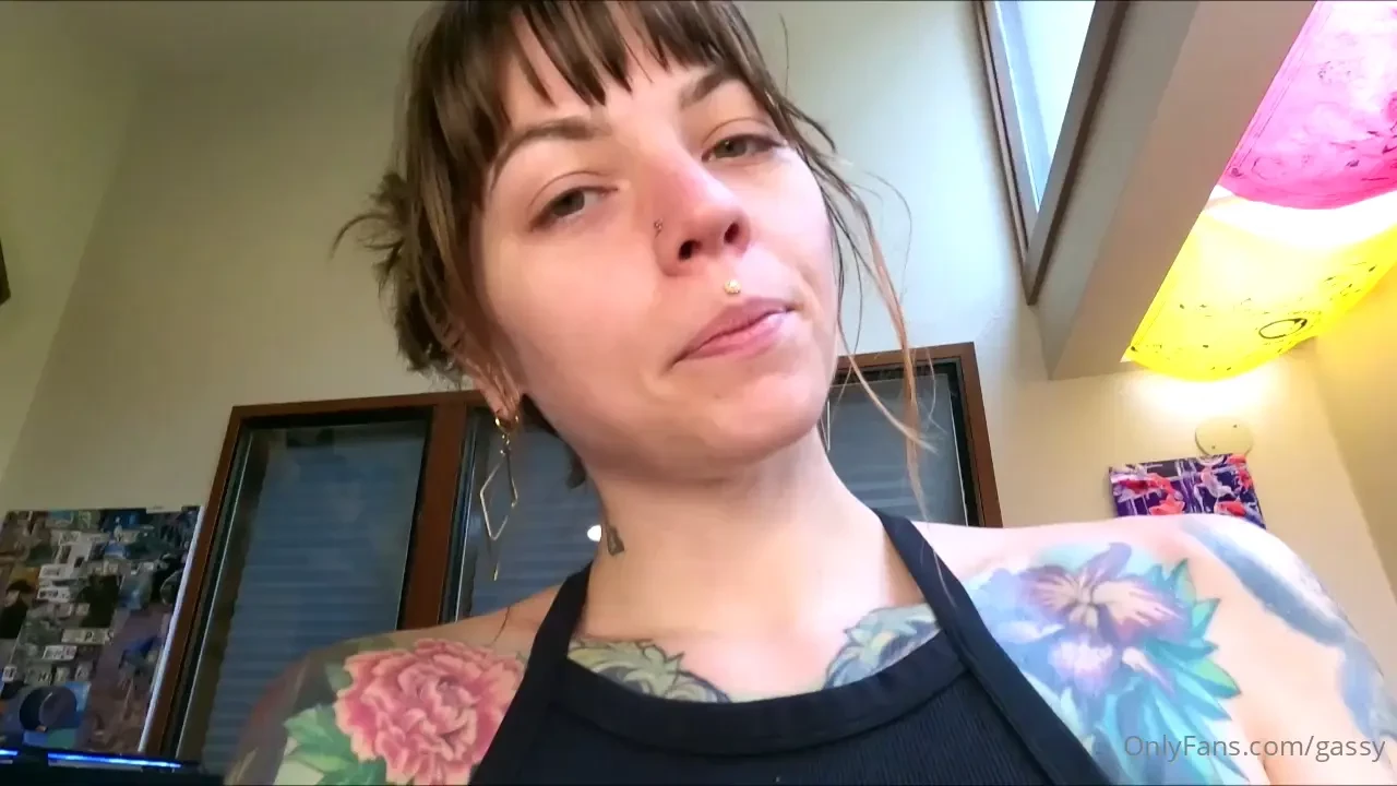 A tiny is spotted and i m in the mood to play with my food where do 