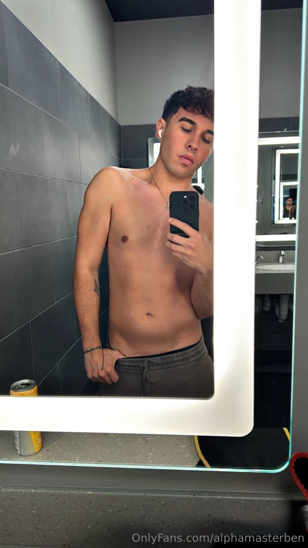 Gym pics for you hot and sweaty 