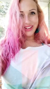 Look how pretty the sun is i wore a pretty dress today with a new pink