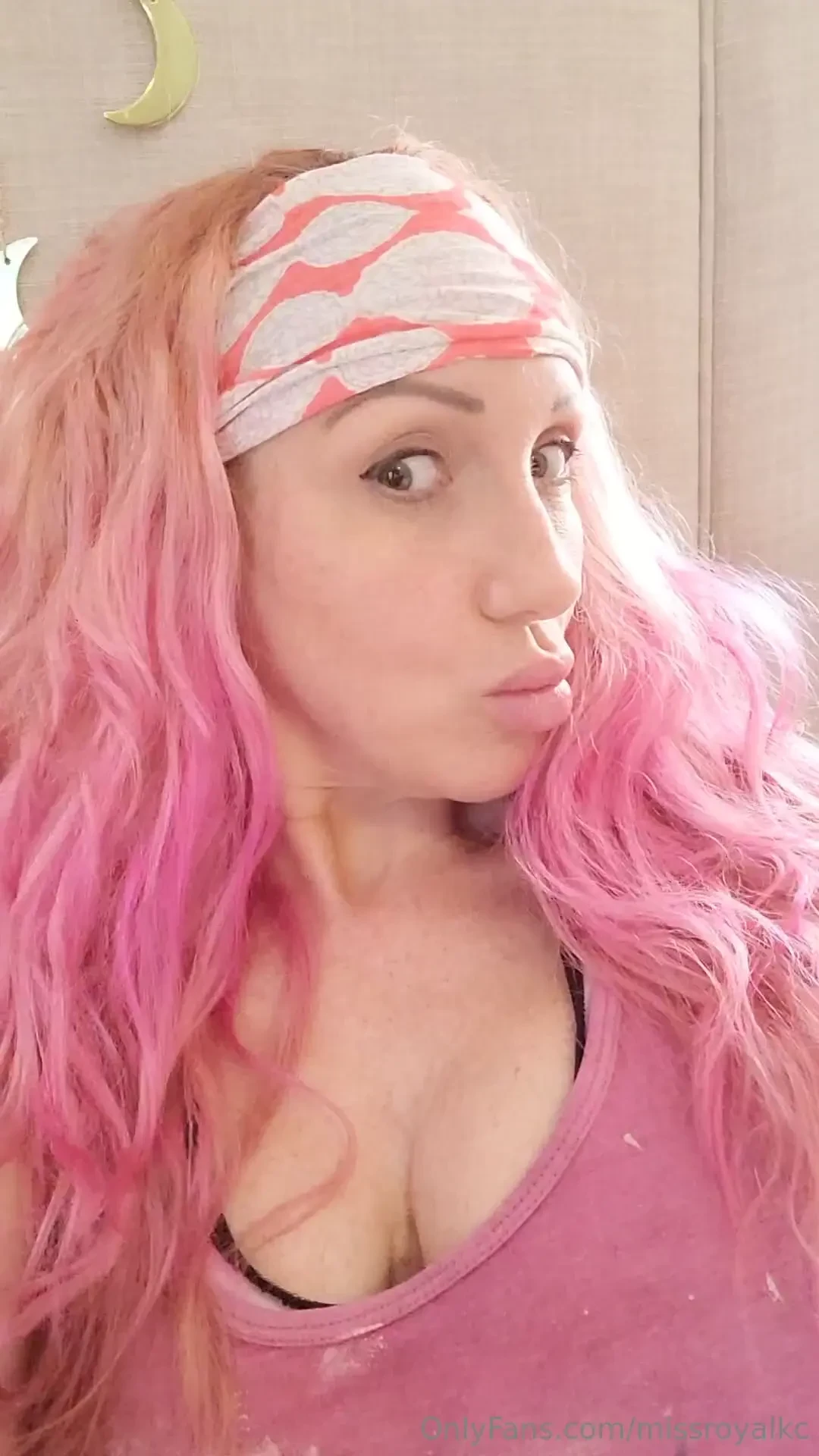 Happy monday i present to you a video without a purpose lol 