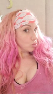 Happy monday i present to you a video without a purpose lol