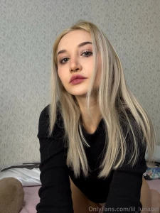 I m sitting in a cosy room waiting for your message