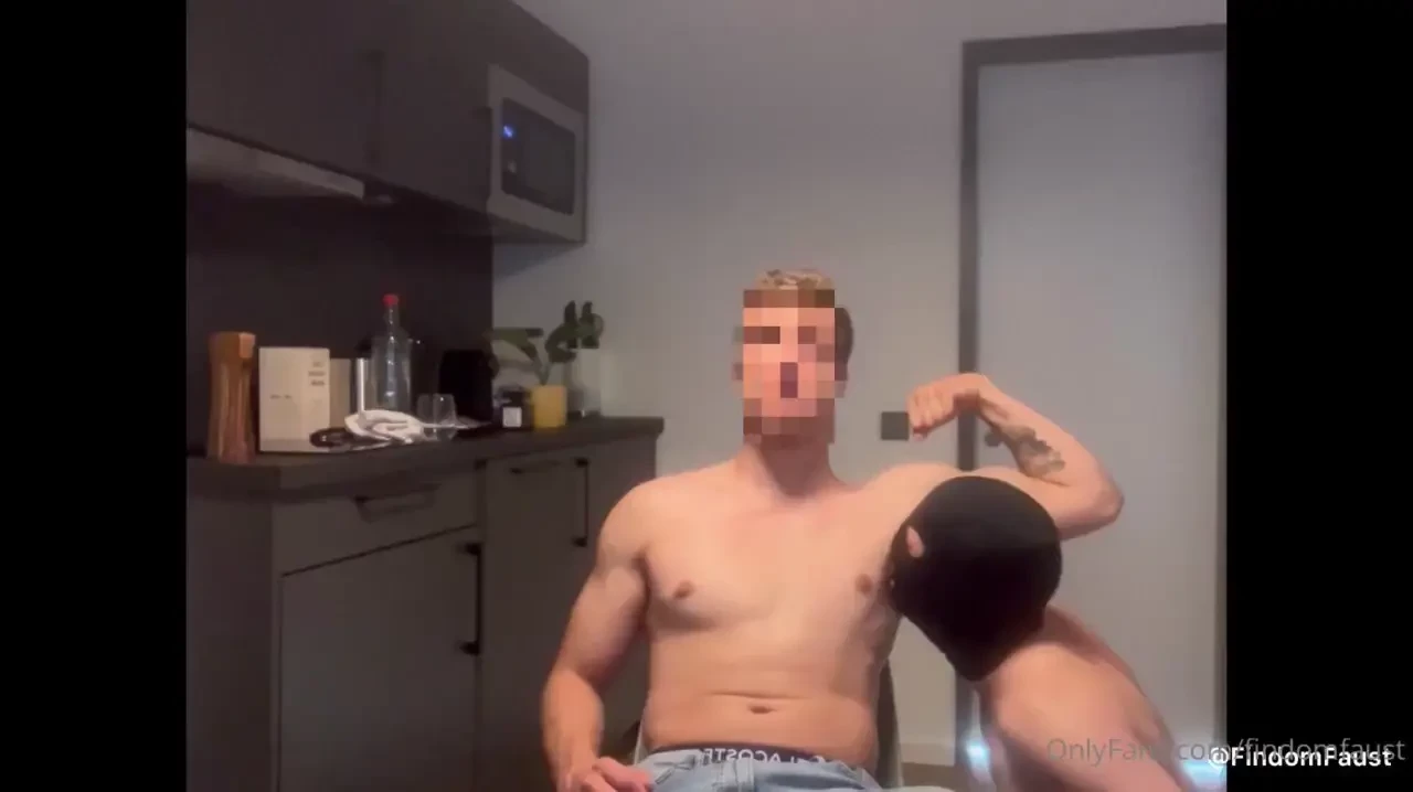 He is 10 years older than me but i only have to lift my arms to make 