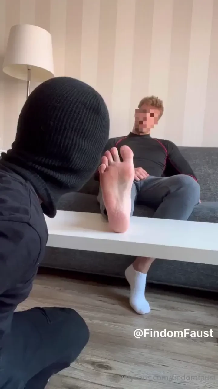 Love enjoying my power like this your turn to pay respects to my feet 