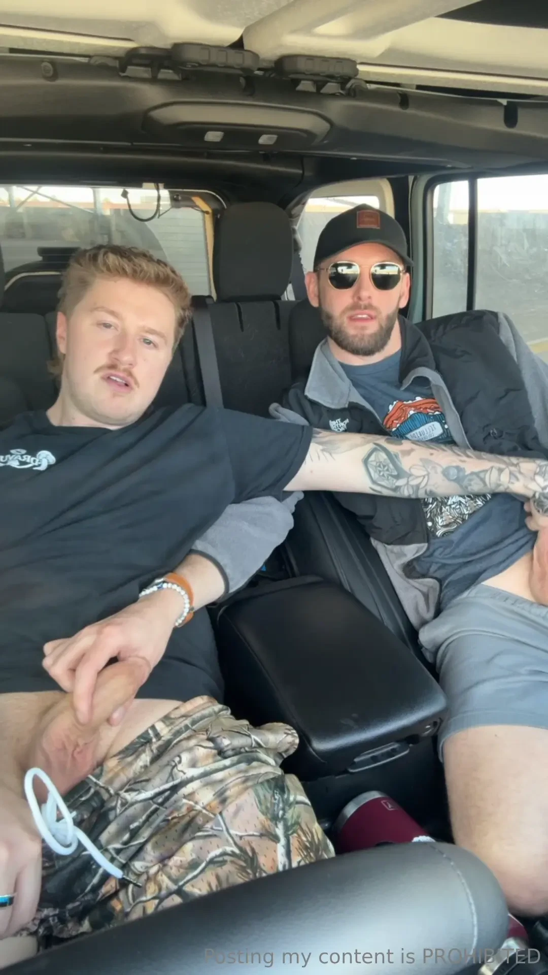 I love sucking on this big cock so hot putting it in my mouth and 