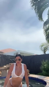 Come play w me in the jacuzzi tex me part 1