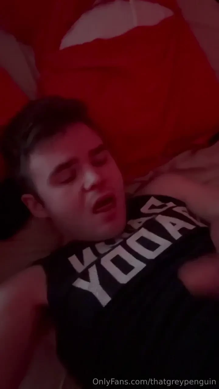 First time ever trying to jerk off into my own mouth i need some more 